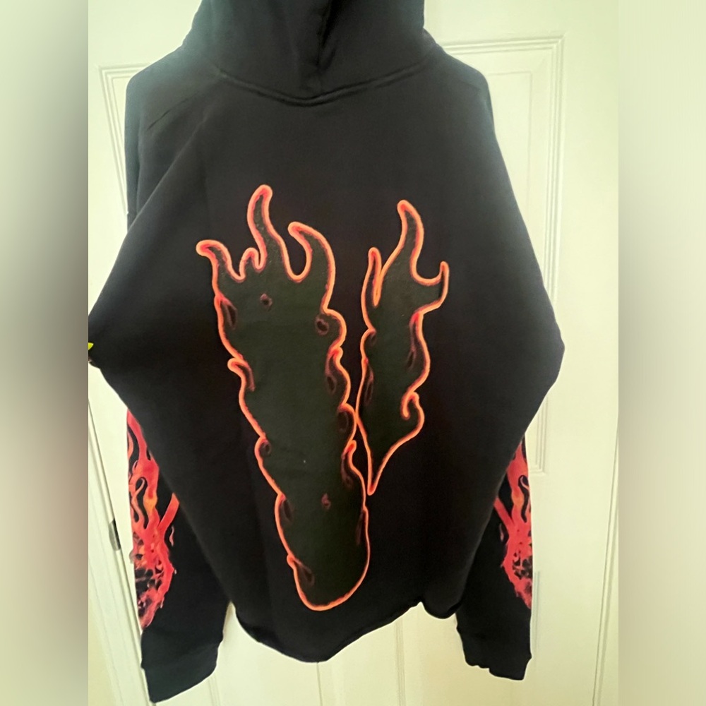 VLONE™
MADE IN THE UNTED STATES OF VLONE hoodie